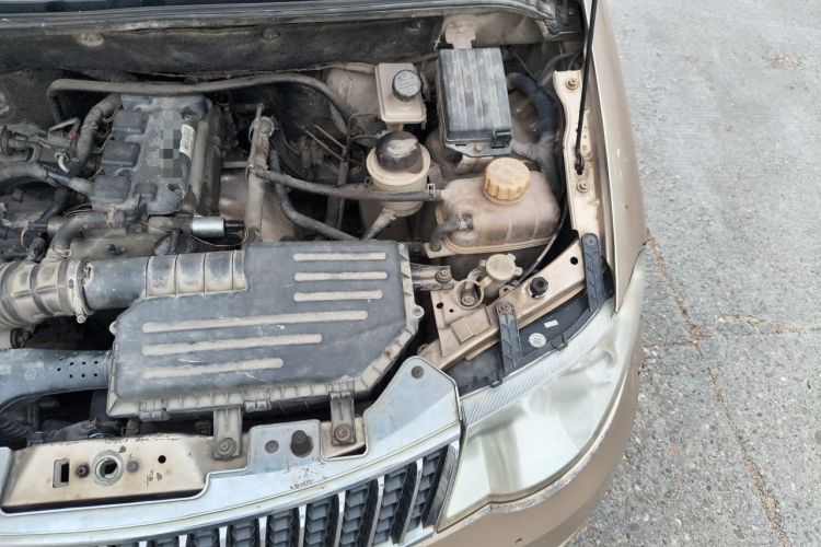 Used Wuling Hongguang 2013 1.5L Base Version Engine Bay Left