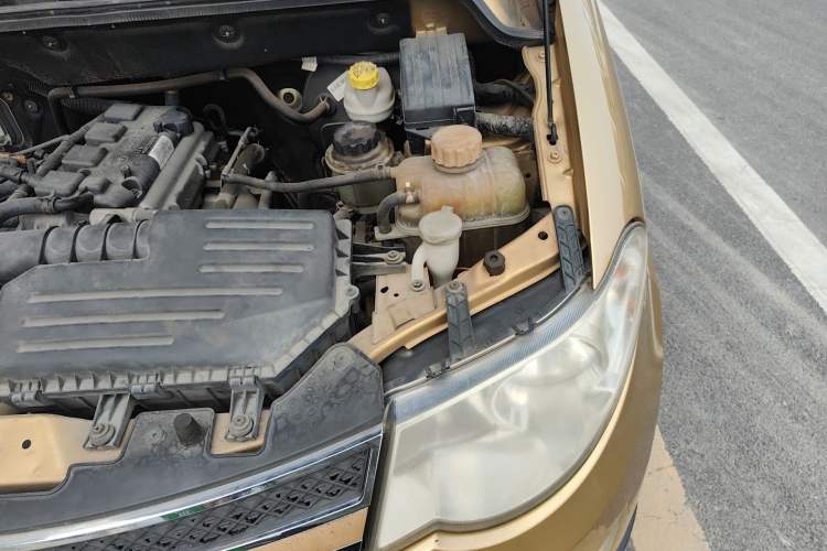 Used Wuling Hongguang 2013 1.5L S Comfort Model Engine Bay Left