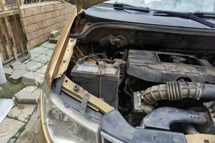 Used Wuling Hongguang 2013 1.5L S Luxury Model Engine Bay Right