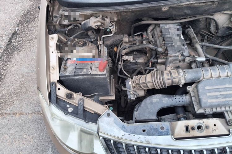 Used Wuling Hongguang 2013 1.5L Base Version Engine Bay Right