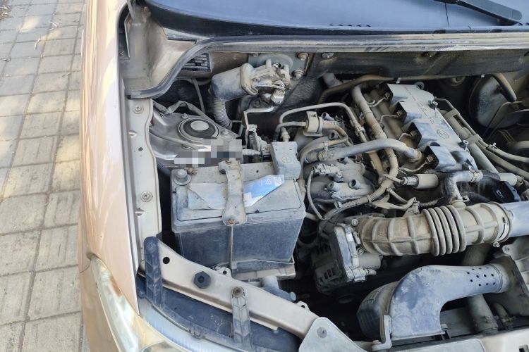 Used Wuling Hongguang 2013 1.5L Standard Version Engine Bay Right