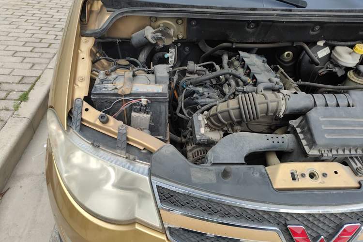 Used Wuling Hongguang 2013 1.5L S Comfort Model Engine Bay Right