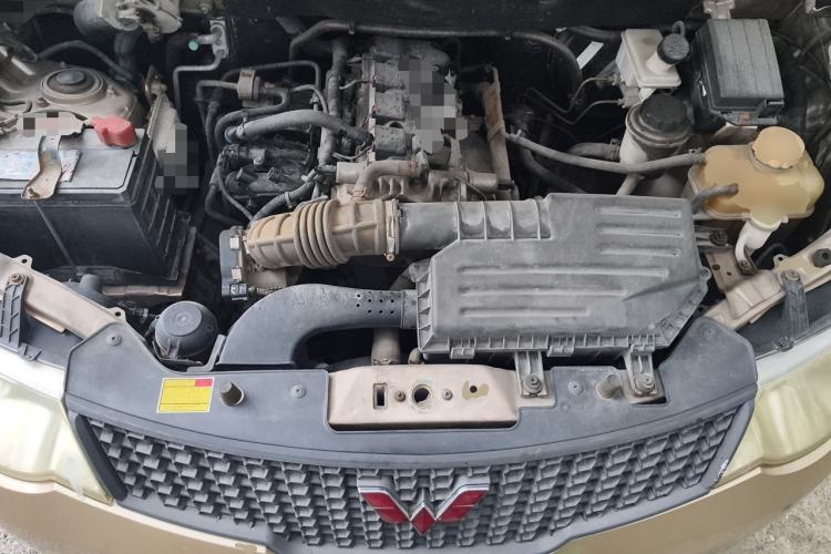 Used Wuling Hongguang 2013 1.5L Base Version Engine Bay