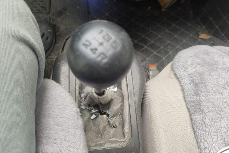 Used Wuling Hongguang 2013 1.2L S Comfort Model China IV Standard Gear Lever
