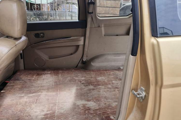 Used Wuling Hongguang 2013 1.5L S Luxury Model Left Rear Seat