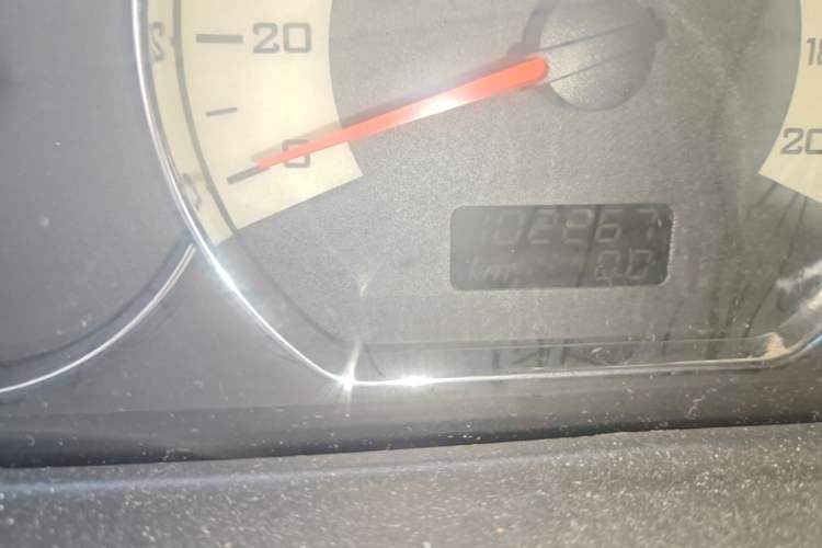 Used Wuling Hongguang 2013 1.5L S Comfort Model Odometer Close Up