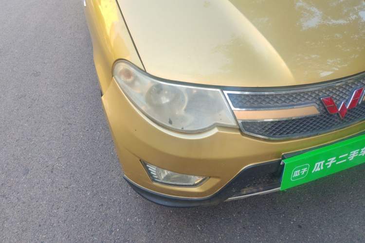 Used Wuling Hongguang 2013 1.5L S Comfort Model Right Front Headlight