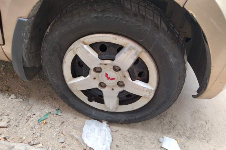 Used Wuling Hongguang 2013 1.5L Base Version Right Front Wheel Hub