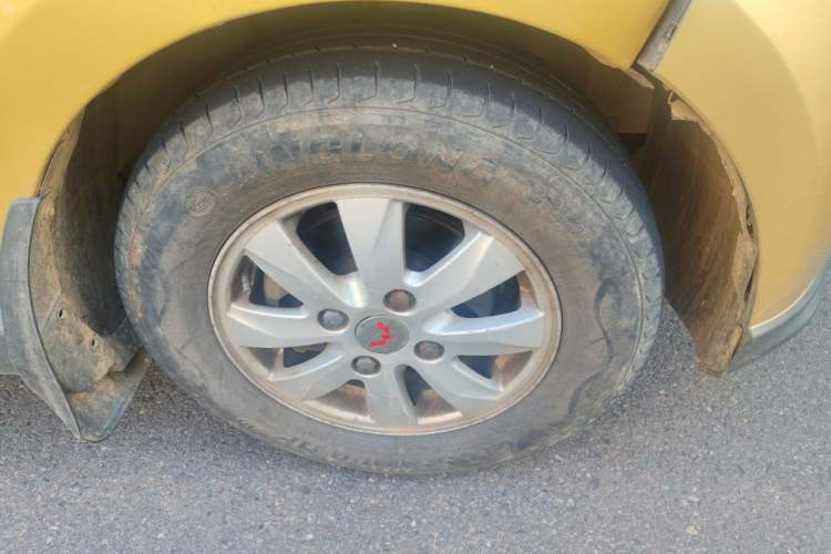 Used Wuling Hongguang 2013 1.5L S Comfort Model Right Front Wheel Hub
