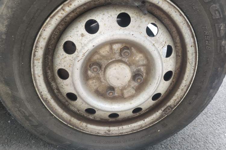 Used Wuling Hongguang 2013 1.2L S Comfort Model China IV Standard Right Front Wheel Hub
