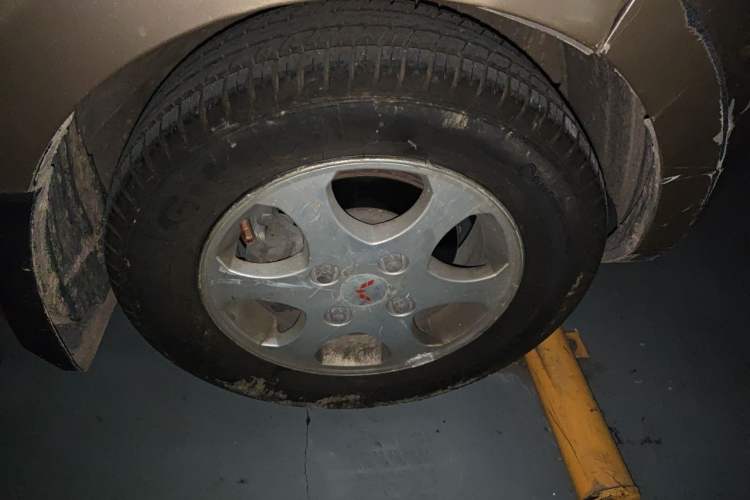 Used Wuling Hongguang 2013 1.5L Comfort Model Right Front Wheel Hub