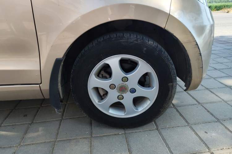 Used Wuling Hongguang 2013 1.5L Standard Version Right Front Wheel Hub