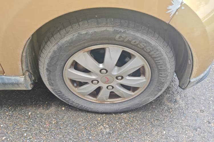 Used Wuling Hongguang 2013 1.5L S Comfort Model Right Front Wheel Hub
