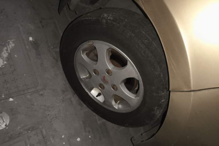 Used Wuling Hongguang 2013 1.5L Standard Version Right Front Wheel Hub