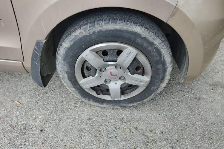 Used Wuling Hongguang 2013 1.5L Base Version Right Front Wheel Hub
