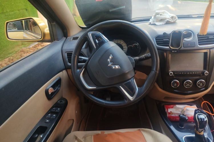 Used Wuling Hongguang 2013 1.5L S Comfort Model Steering Wheel