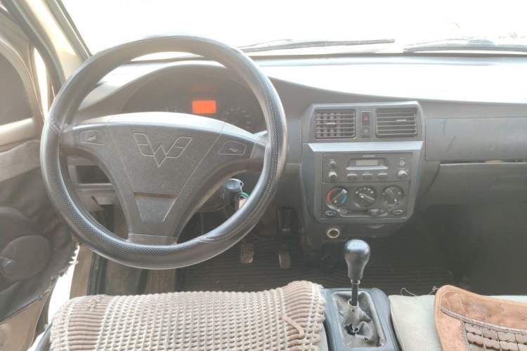 Used Wuling Hongguang 2013 1.2L S Comfort Model China IV Standard Steering Wheel