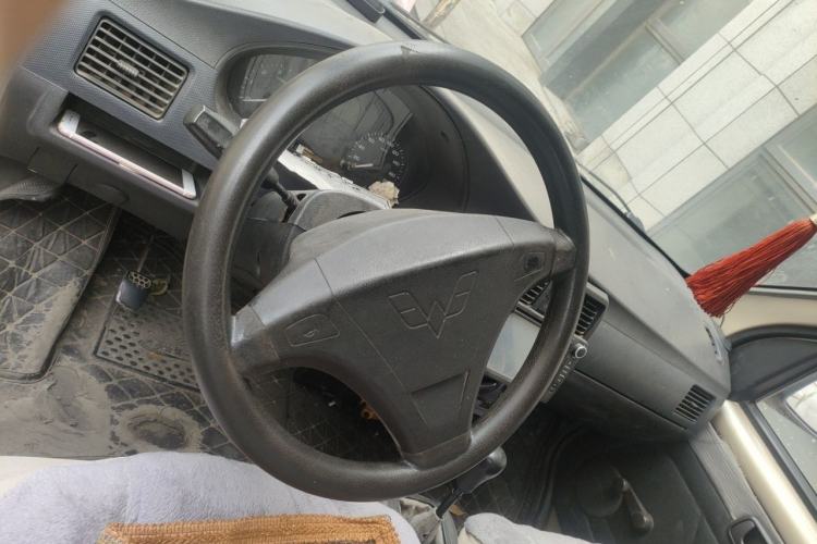 Used Wuling Hongguang 2013 1.2L S Comfort Model China IV Standard Steering Wheel