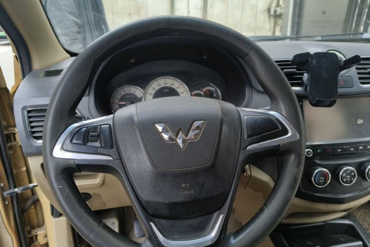 Used Wuling Hongguang 2013 1.5L S Luxury Model Steering Wheel