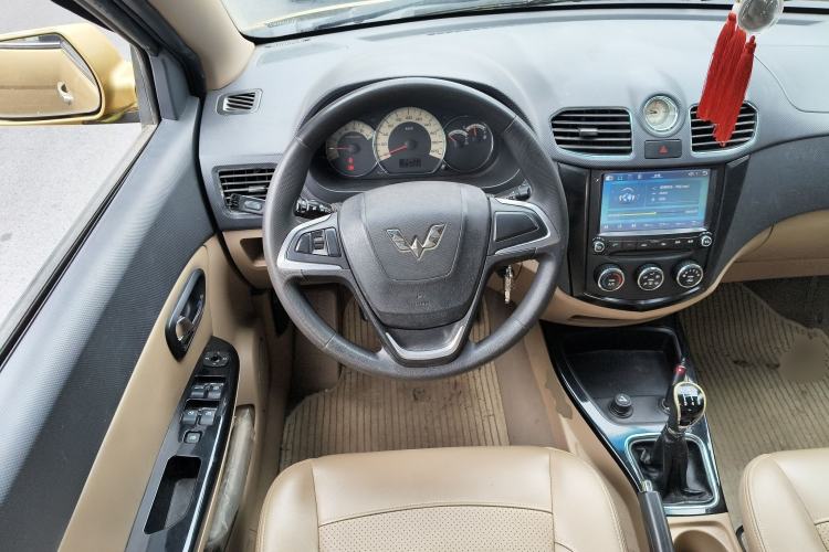 Used Wuling Hongguang 2013 1.5L S Luxury Model Steering Wheel