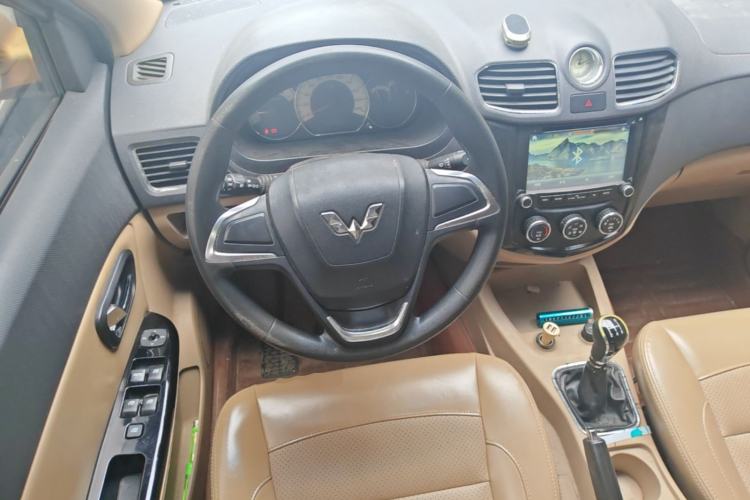 Used Wuling Hongguang 2013 1.5L S Comfort Model Steering Wheel