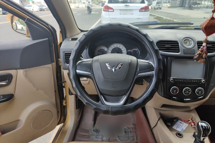 Used Wuling Hongguang 2013 1.5L S Comfort Model Steering Wheel