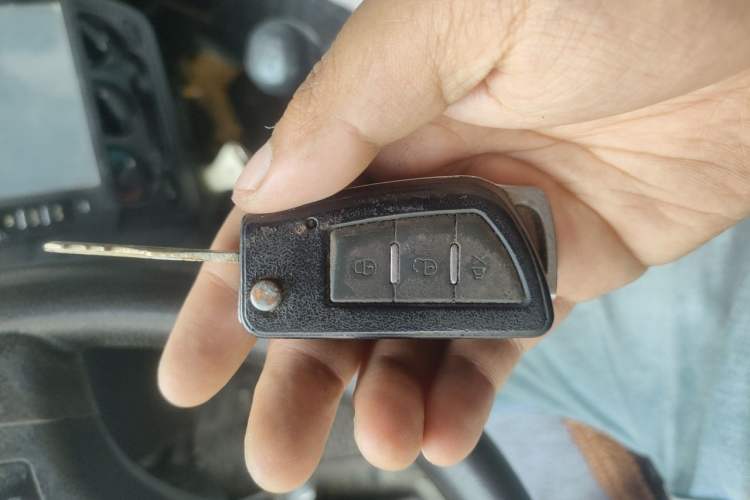 Used Wuling Hongguang 2013 1.2L S Comfort Model China IV Standard Vehicle Key