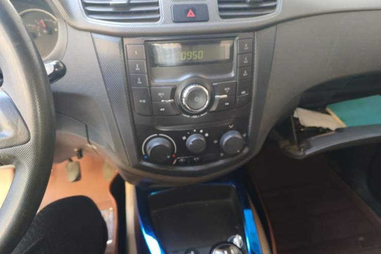 Used Wuling Hongguang 2014 1.5L Base Version Audio And AC Panel