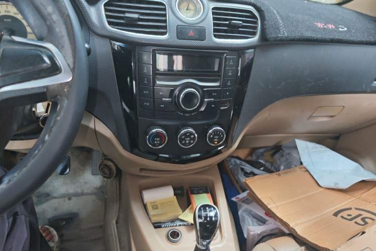 Used Wuling Hongguang 2014 1.5L S Comfort Model Audio And AC Panel