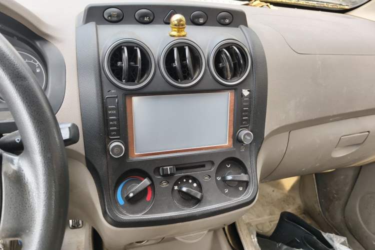 Used Wuling Hongguang 2014 1.2L Standard Model China IV Audio And AC Panel