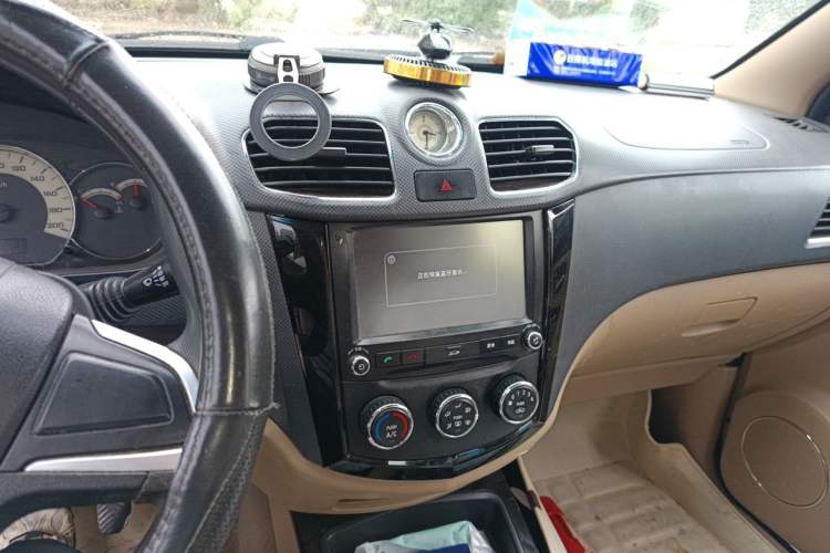 Used Wuling Hongguang 2014 1.5L S Luxury Model Audio And AC Panel