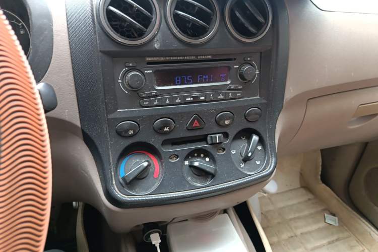 Used Wuling Hongguang 2014 1.2L Standard Model China IV Audio And AC Panel