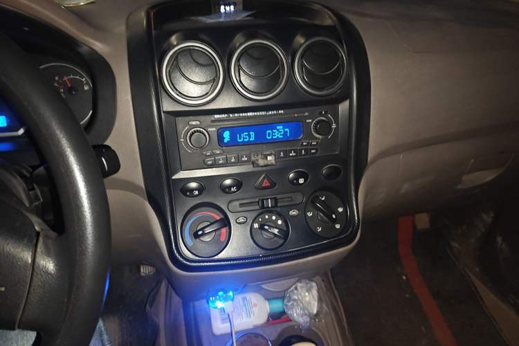 Used Wuling Hongguang 2014 1.2L Standard Model China IV Audio And AC Panel