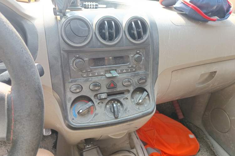 Used Wuling Hongguang 2014 1.2L Standard Model China IV Audio And AC Panel