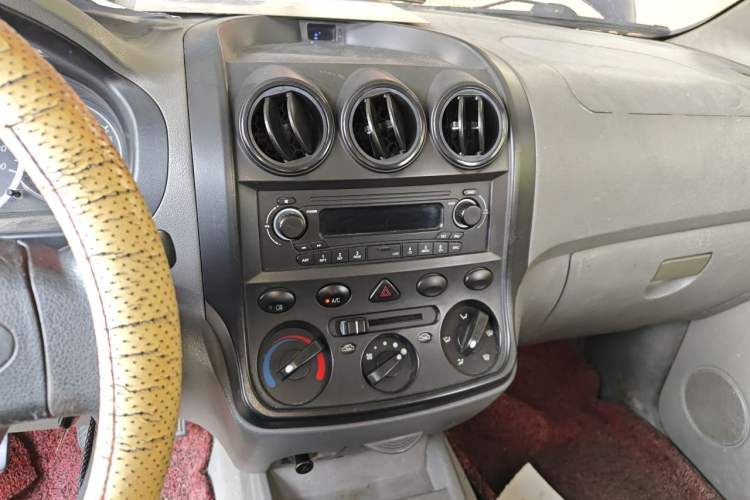 Used Wuling Hongguang 2014 1.5L Base Version Audio And AC Panel
