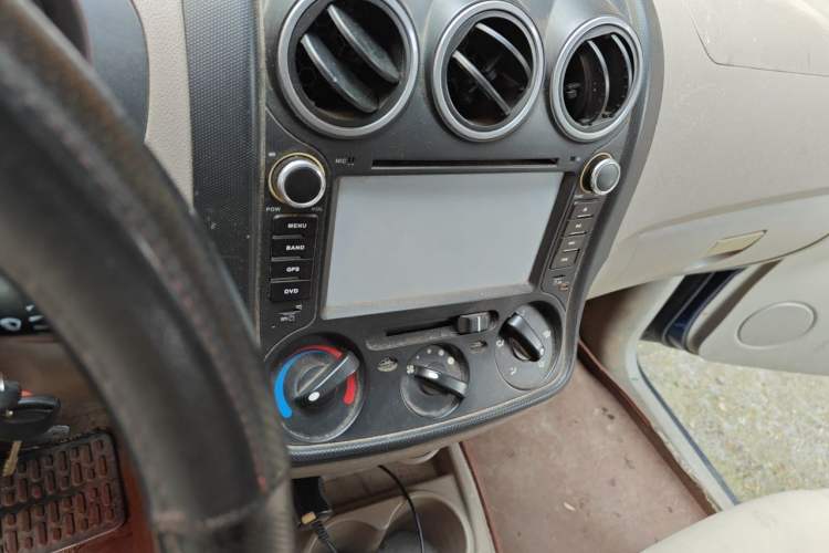 Used Wuling Hongguang 2014 1.2L Standard Model China IV Audio And AC Panel