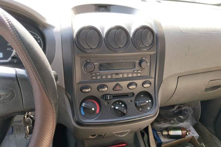 Used Wuling Hongguang 2014 1.2L Base Model China IV Audio And AC Panel