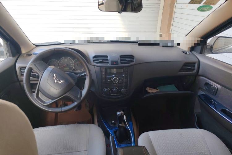 Used Wuling Hongguang 2014 1.5L Base Version Center Console