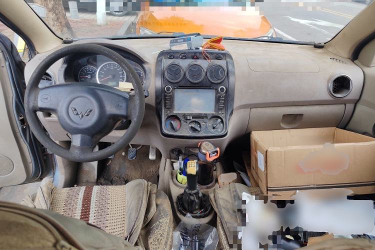Used Wuling Hongguang 2014 1.2L Standard Model China IV Center Console
