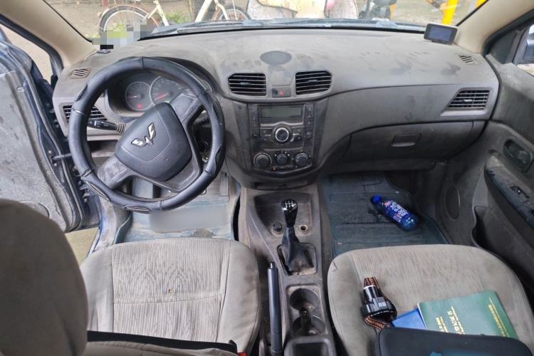 Used Wuling Hongguang 2014 1.5L Base Version Center Console