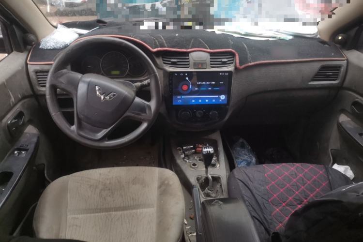 Used Wuling Hongguang 2014 1.5L Base Version Center Console