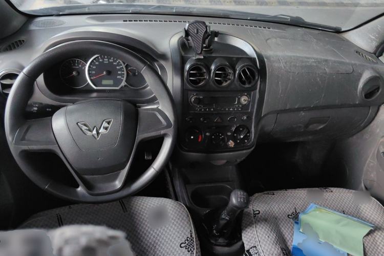 Used Wuling Hongguang 2014 1.2L Base Model China IV Center Console