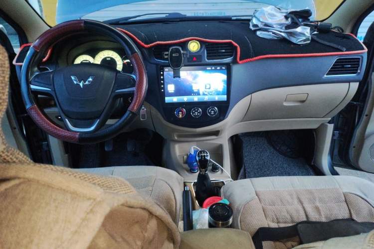 Used Wuling Hongguang 2014 1.5L S Standard Version Center Console