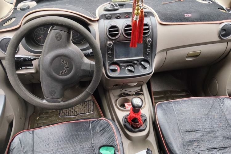 Used Wuling Hongguang 2014 1.2L Base Model China IV Center Console
