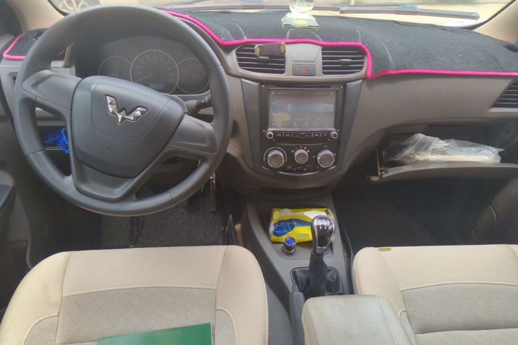 Used Wuling Hongguang 2014 1.5L S Standard Version Center Console