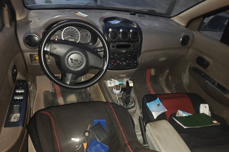 Used Wuling Hongguang 2014 1.2L Standard Model China IV Center Console