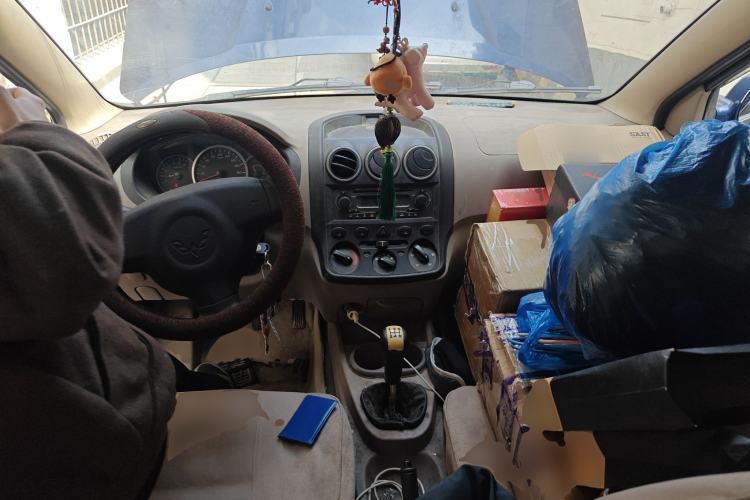Used Wuling Hongguang 2014 1.2L Standard Model China IV Center Console