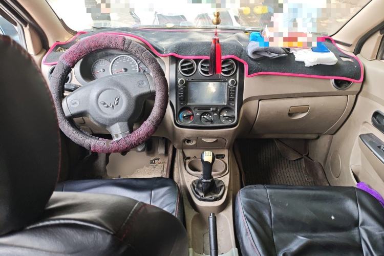 Used Wuling Hongguang 2014 1.5L Standard Version Center Console