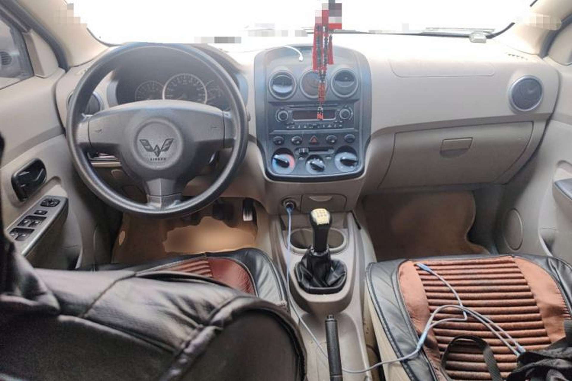 Used Wuling Hongguang 2014 1.2L Standard Model China IV Center Console