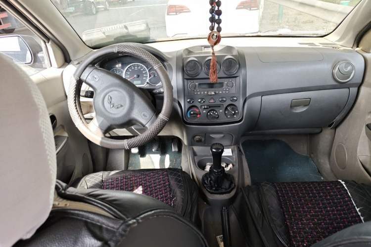 Used Wuling Hongguang 2014 1.2L Base Model China IV Center Console